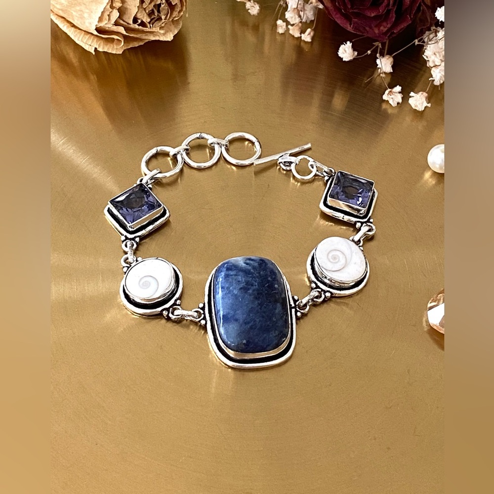 Sodalite, Shiva Eye Shell And Amethyst Bracelet